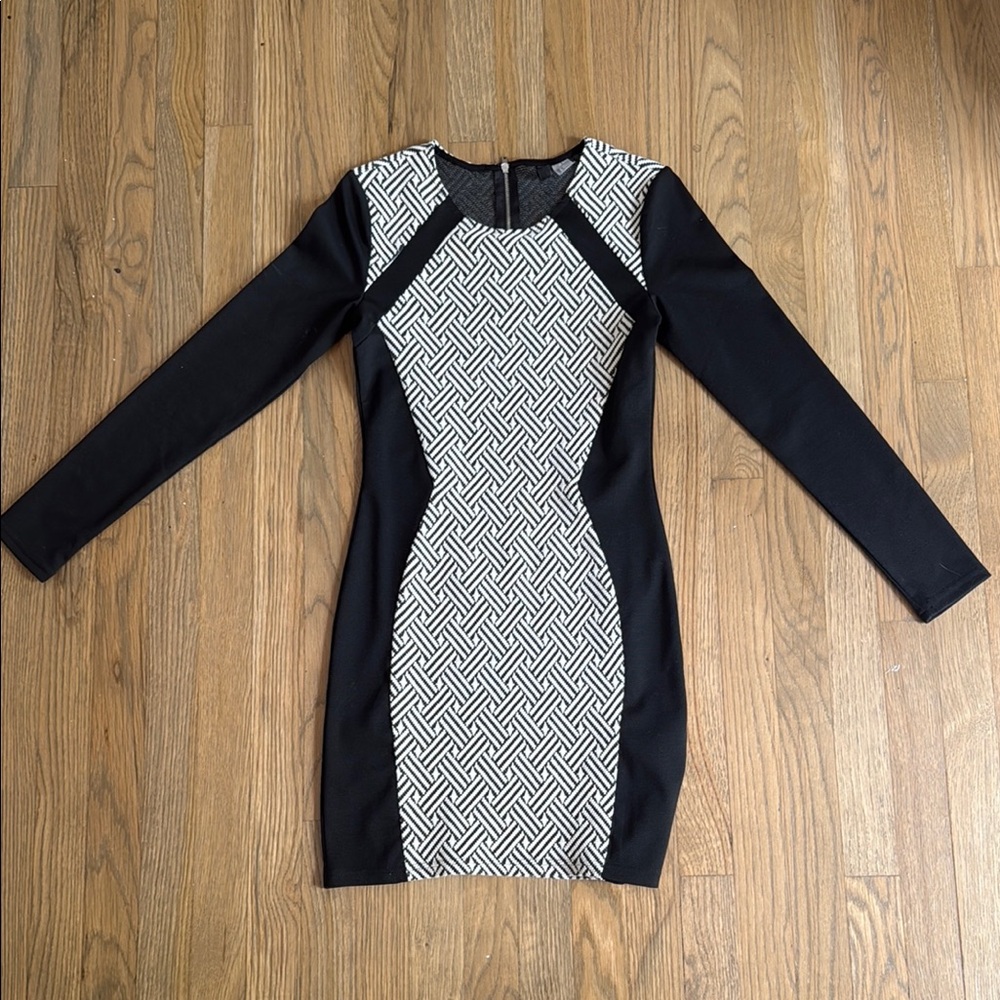 H&M Divided Black and Cream Patterned Long Sleeve Dress